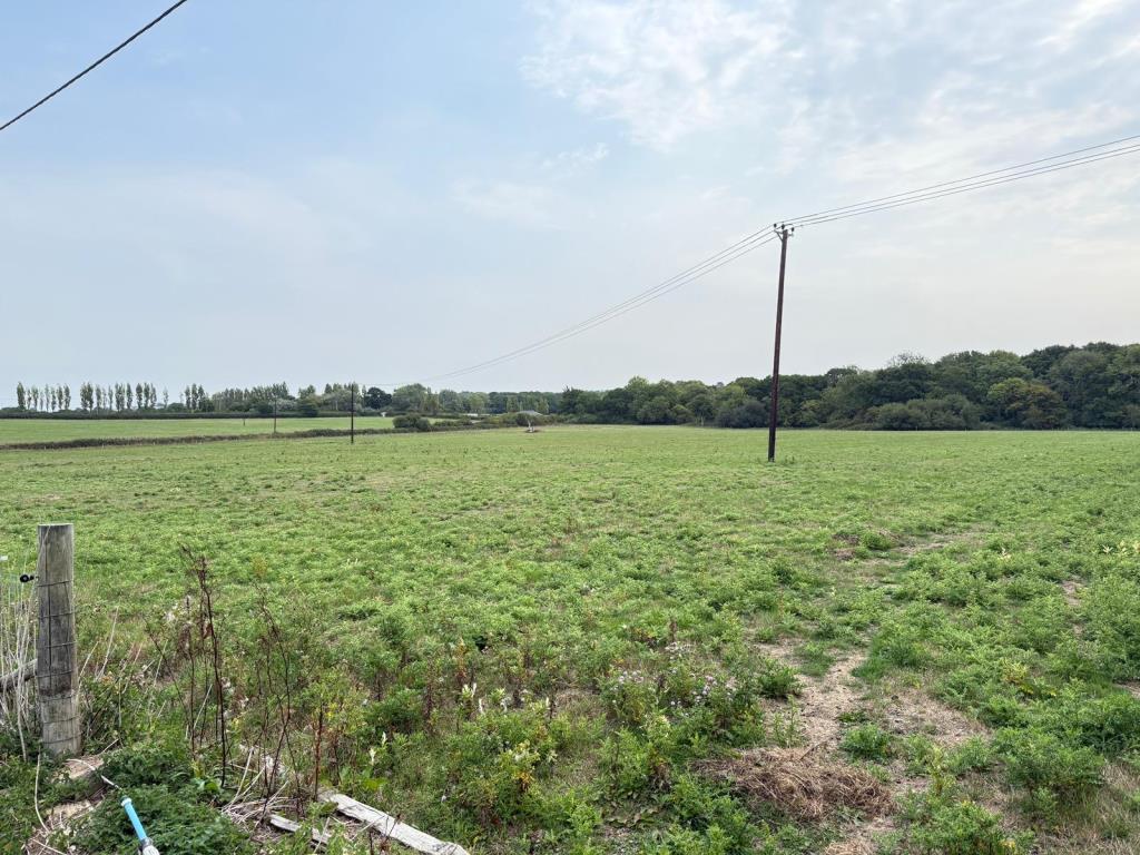 Lot: 173 - TRADITIONAL FARMHOUSE FOR REFURBISHMENT AND BARN WITH PLANNING FOR RESIDENTIAL CONVERSION - APPROXIMATELY 17.5 ACRES - View of land and fields